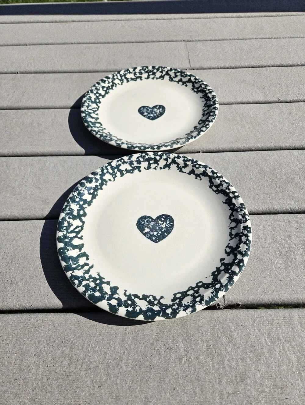 Tienshan Folk Craft HEART Stoneware Green Sponge Border Dinner Plate Set of 2